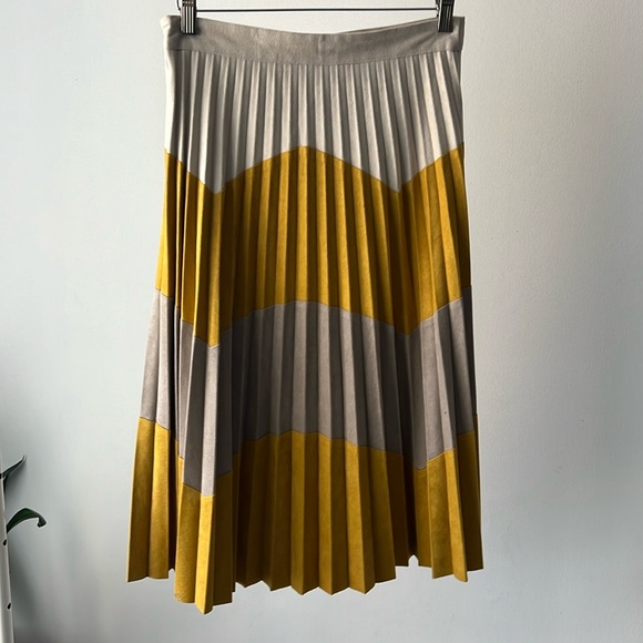 ZARA Zigzag Color Block Pleated Faux Suede Midi Skirt Mustard Yellow Bei… - Picture 3 of 7
